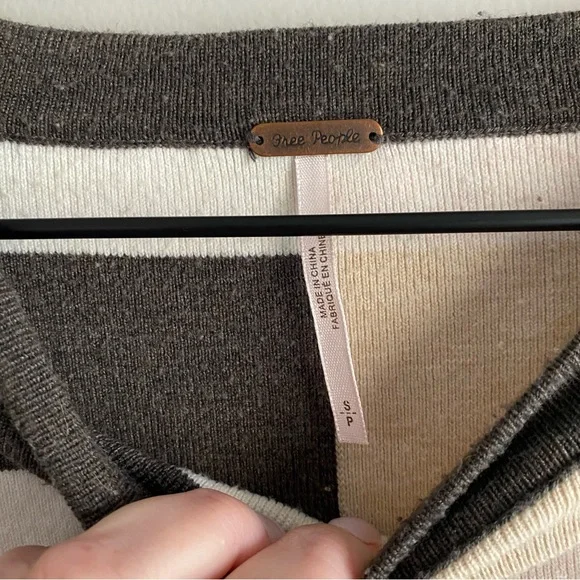 Free People Uptown Oversized Gray & Cream Striped Pullover Sweatshirt EUC Small - Picture 4 of 12